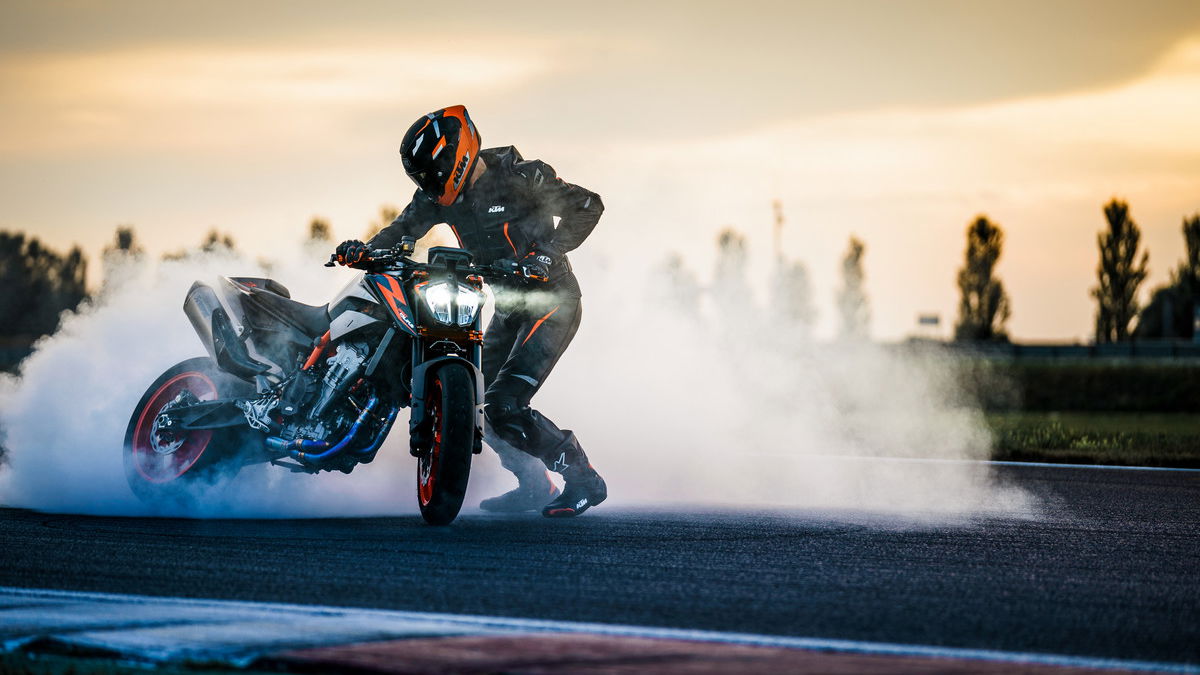 Launch 2022 890 DUKE R